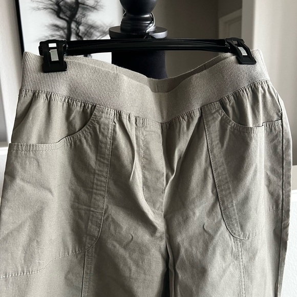 Chico’s Army Green Pull On Utility Pant - NWOT - Small / Chico’s size 0.5 - Picture 2 of 6